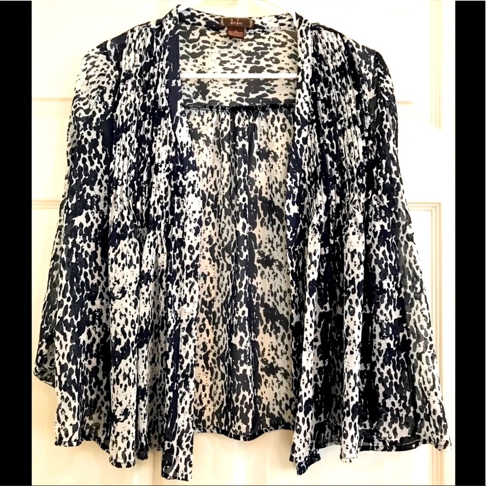 dm bm open swing top with pleating